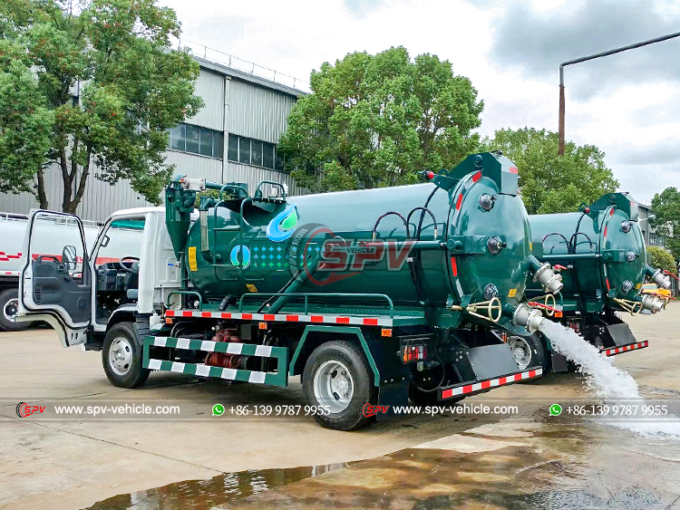 ISUZU 4,000 Litres Sewage Suction Truck- Discharging Water Test
